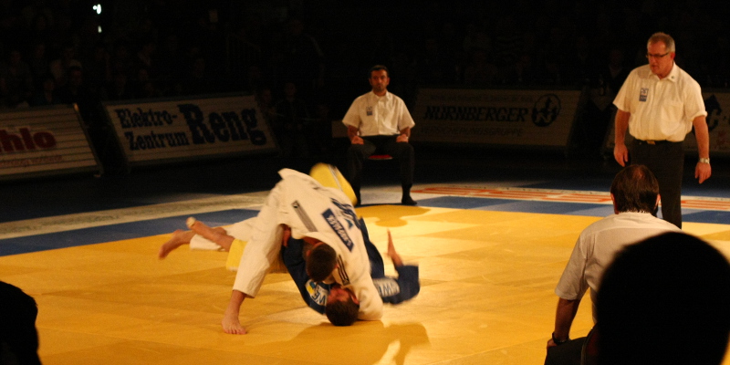 Bebende Halle beim Ligafinale 2012